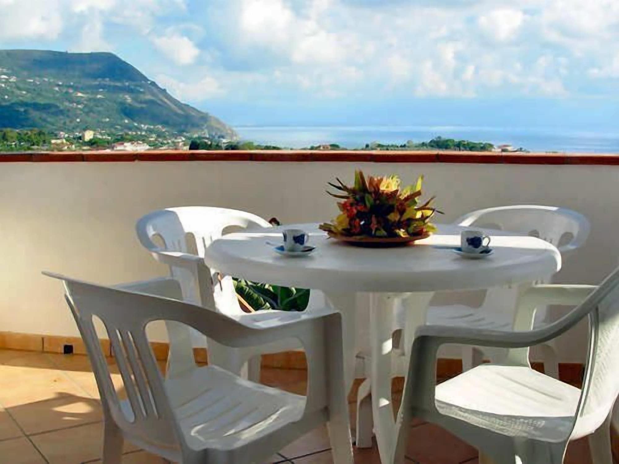 Residence Hotel La Taverna Capo Vaticano Exterior foto