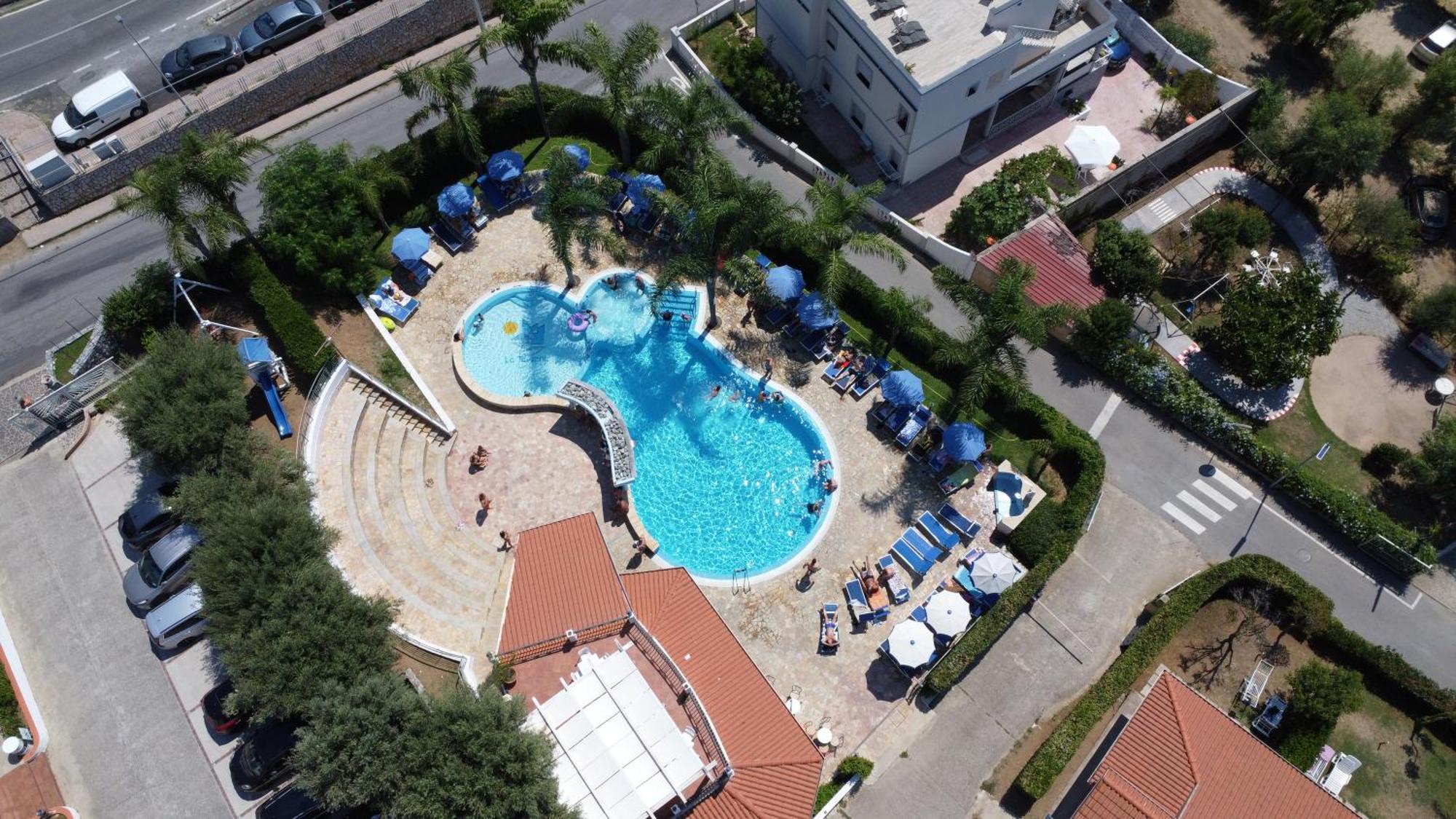 Residence Hotel La Taverna Capo Vaticano Exterior foto